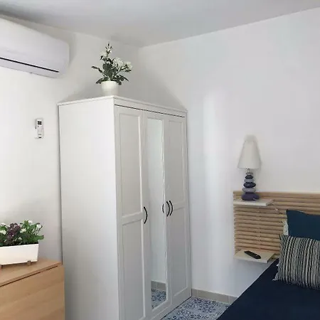 Vic E Vicariell Bed and breakfast